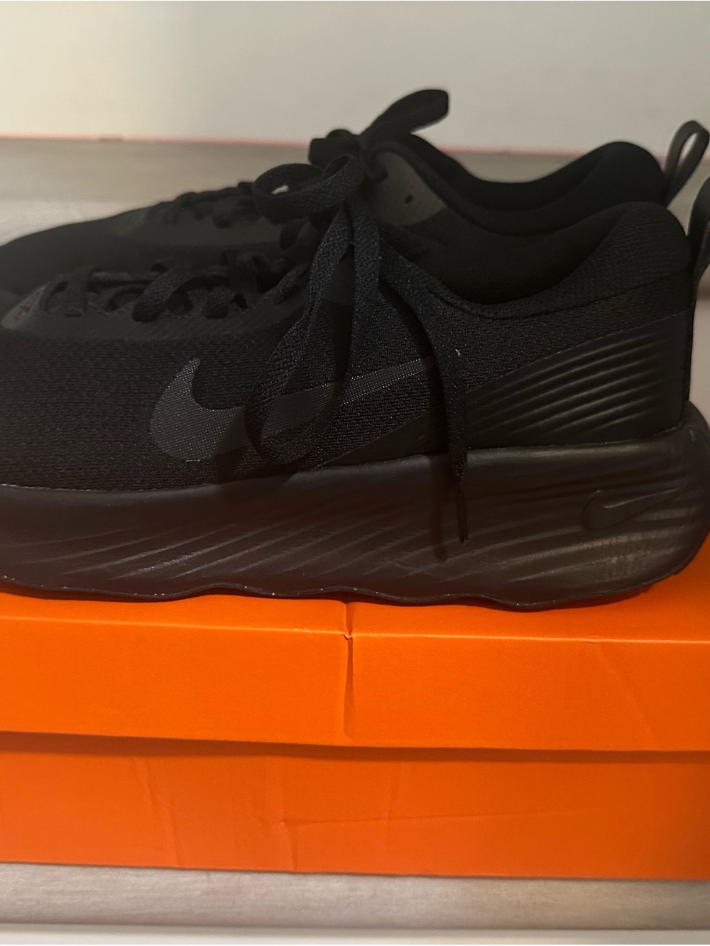 Nike Men's Black Low-Profile Running Sneaker